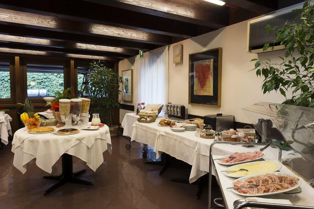 Hotel San Giorgio Удине Экстерьер фото